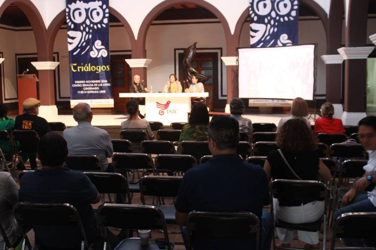 Destacan periodistas la transformación que ha vivido el periodismo