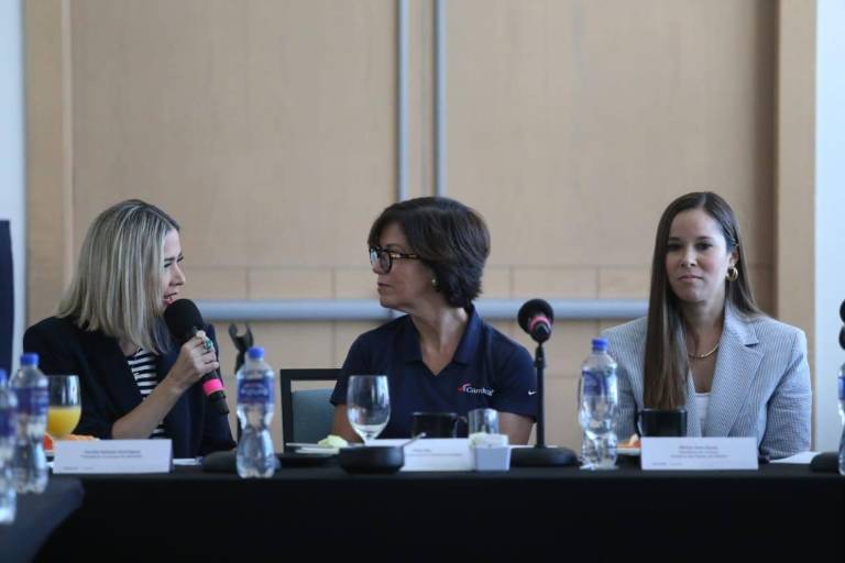 Redoblan esfuerzos para ofrecer una experiencia de hospitalidad a los cruceristas en Mazatlán
