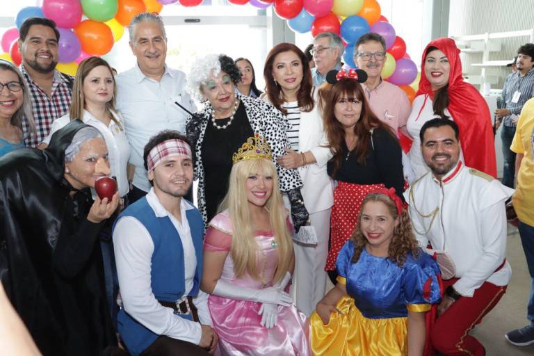 Exponen creatividad magisterial en La Feria de las Ciencias 2025