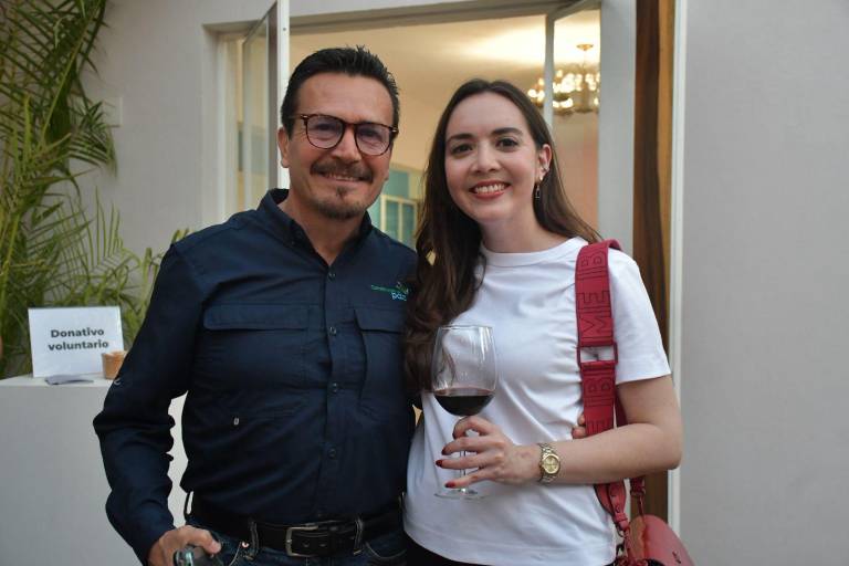 Admiran la exposición ‘Regla de Tres: Punto de origen’, en La Casa del Maquío