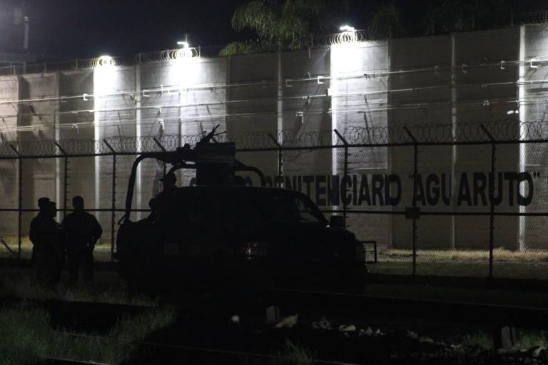 La SSPE informó que fueron aseguradas armas, una granada antidisturbios, droga y celulares durante revisión en Aguaruto.