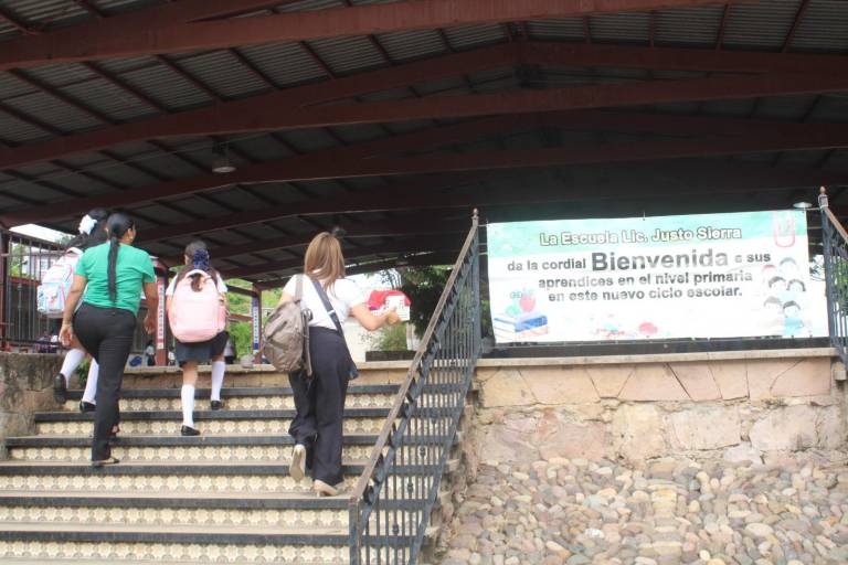 En Rosario tienen ‘agitado’ inicio de ciclo escolar 2025-2026