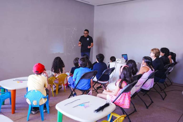 Emprenden pequeños un ‘viaje a las estrellas’