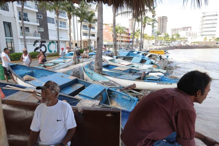 Casi una semana sin pescar por el mal tiempo tiene desesperados a pescadores de Playa Norte