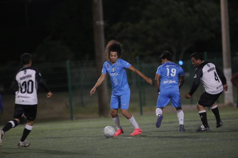 Aluminio y Cristales El Pollo se impone a Padres, en Superveteranos