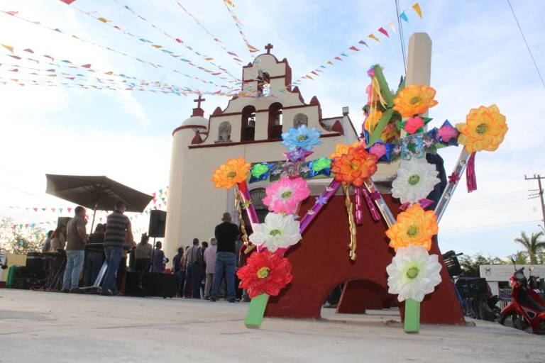 Albañiles en Rosario celebran a la Santa Cruz para pedir que no falte el trabajo todo el año