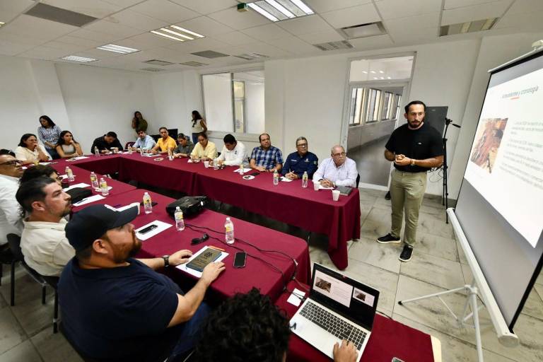 Analizan especialistas acciones para atender los daños del malecón de Mazatlán