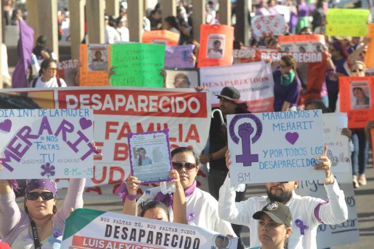 Resuenan consignas en Mazatlán durante la marcha del Día Internacional de la Mujer