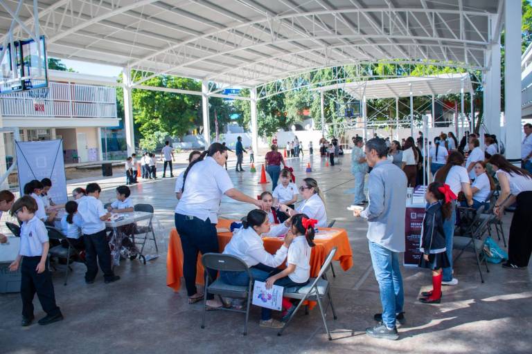 Recibe primaria Álvaro Obregón ‘Feria de Servicios y Capacitación’ organizada por Semujeres de Culiacán