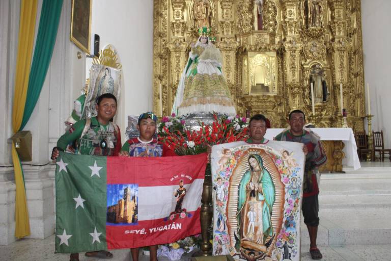 Peregrinan en bicicleta desde Yucatán para visitar a la Virgen del Rosario y otros santuarios de México