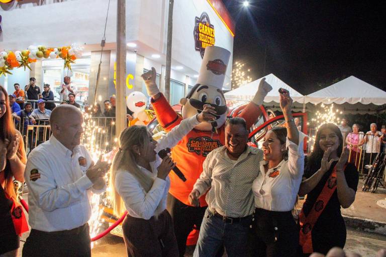 Carnes Selectas Nayarit entrega camioneta en la apertura #25 Rey Nayar y premia a ganadores del sorteo La Parrillada Más Padre
