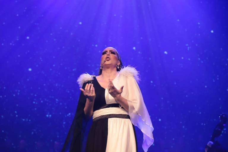 Brilla Sarah Holcombe en ‘On the Moonlight’