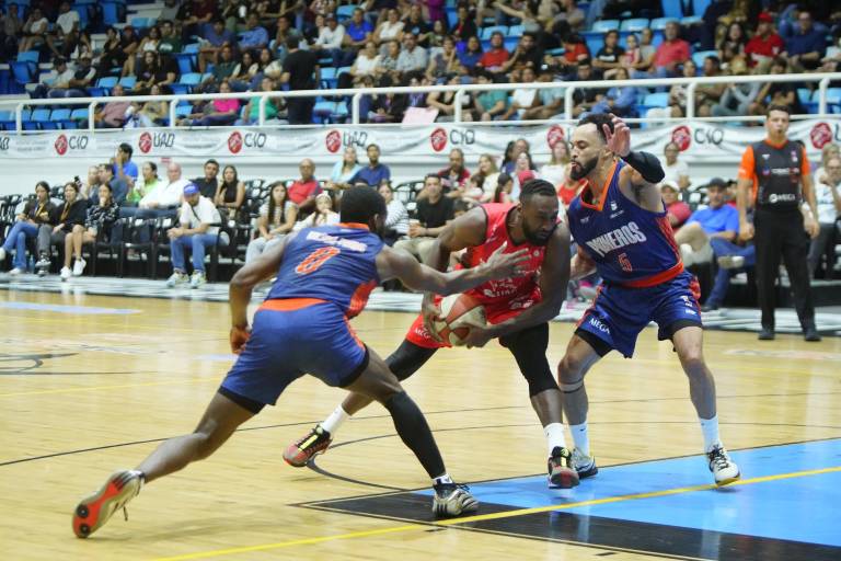 Venados Basketball despide campaña regular en casa con dolorosa derrota