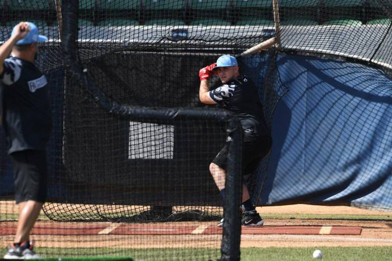 Ángel Erro espera estar al 100 por ciento para jugar en noviembre