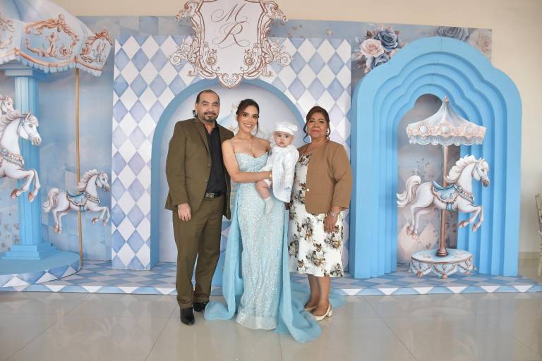 Recibe Manuel Roberto el sagrado Sacramento del Bautismo