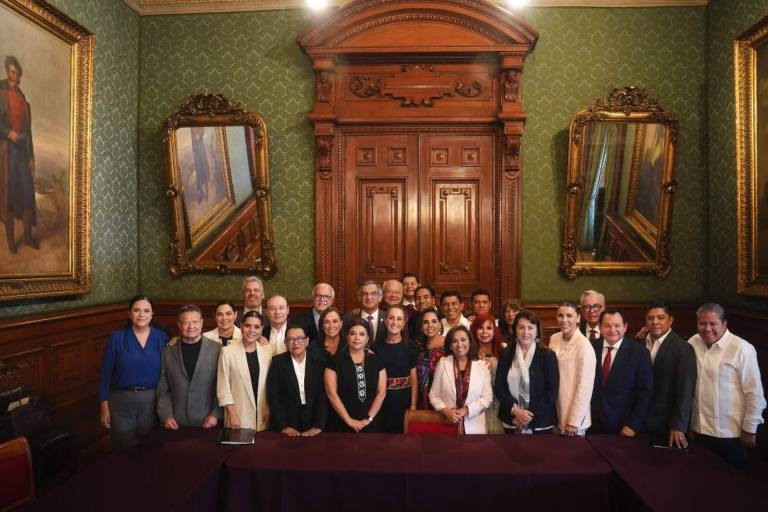 Viaja Rocha Moya a Ciudad de México para revisar avance de IMSS-Bienestar con Sheinbaum