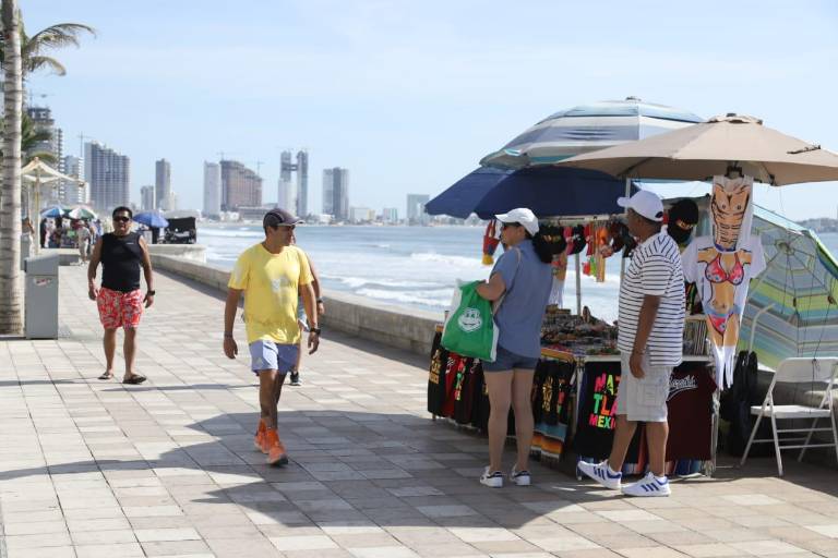 Mazatlán vibra con turistas y atletas del Gran Maratón
