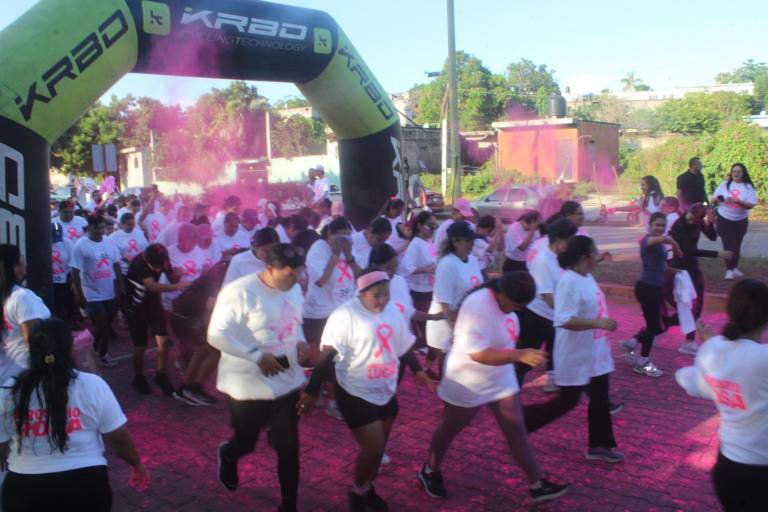 Más de 400 rosarenses corren y caminan en la primera Carrera Rosa