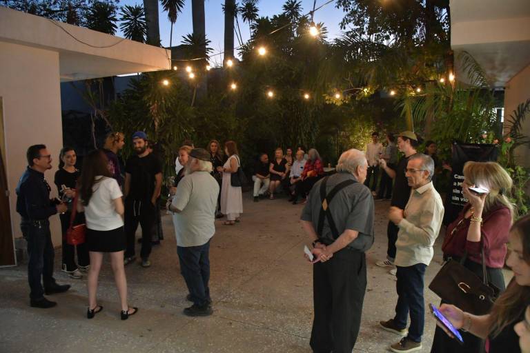 Admiran la exposición ‘Regla de Tres: Punto de origen’, en La Casa del Maquío