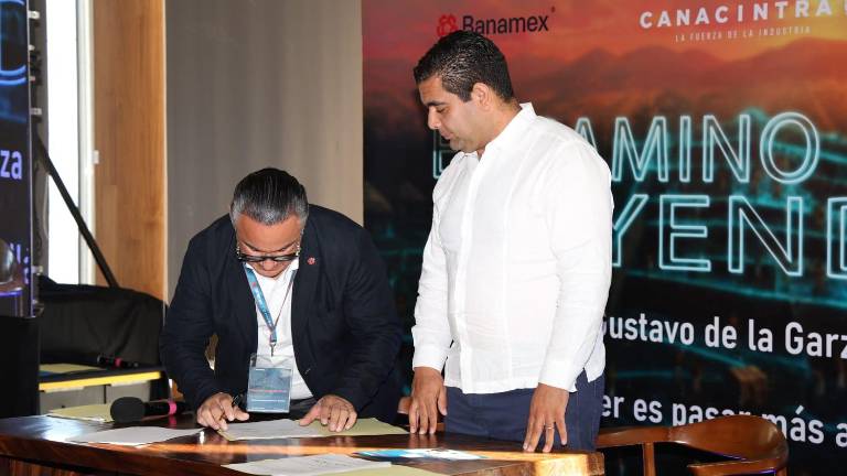 Firma de acuerdo entre Banamex y Canacintra Mazatlán.