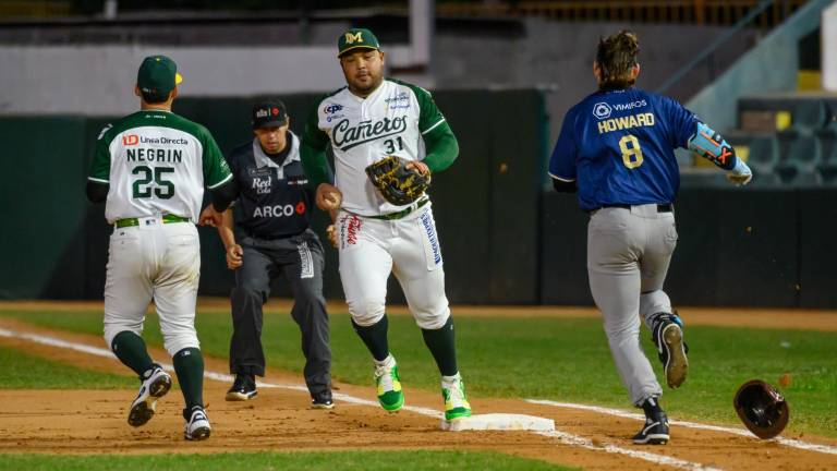 Tomás pone out a Howard.