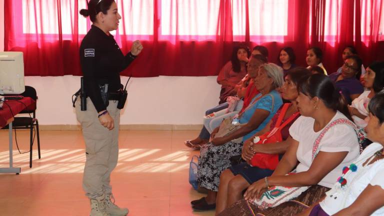 Dialogan con mujeres indígenas sobre la erradicación de la violencia de género en Escuinapa