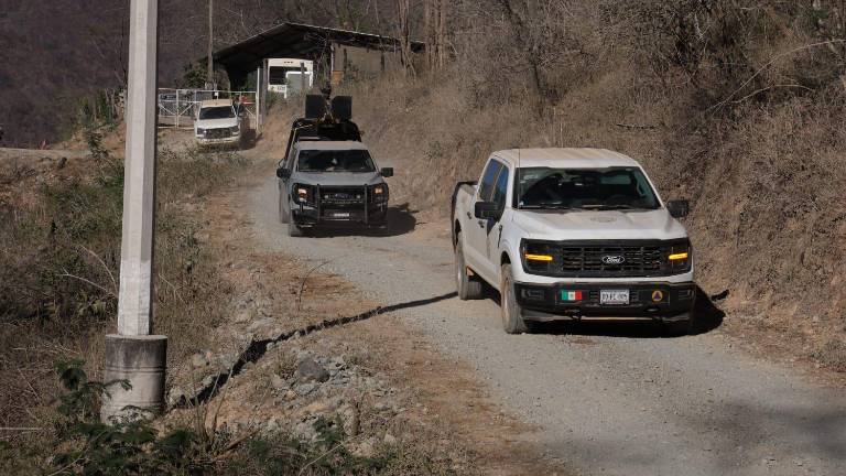 Tras la localización de un trabajador sin vida en la mina Santa Fe, de Rosario, familiares permanecen a la espera del dictamen forense que confirme su identidad.