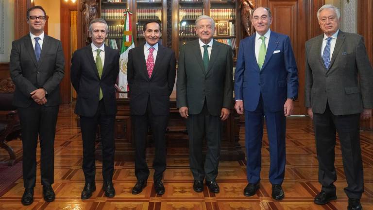 Funcionarios de Iberdrola en un encuentro con representantes del Gobierno de México.