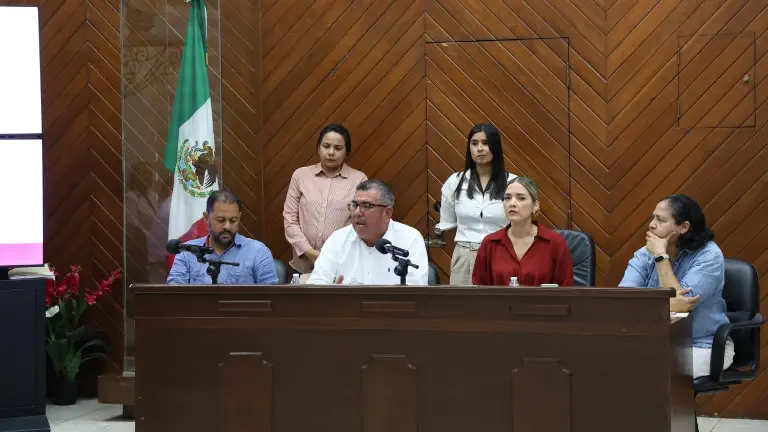 Comparecencia del Tesorero Municipal de Mazatlán sobre el tema de compra de medicamentos que aún no se han pagado.