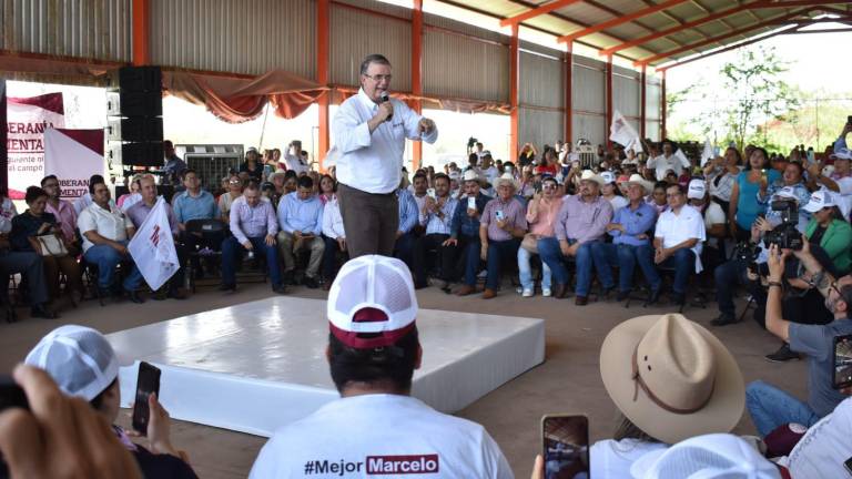 Marcelo Ebrard en una de las asambleas realizada en Sinaloa.
