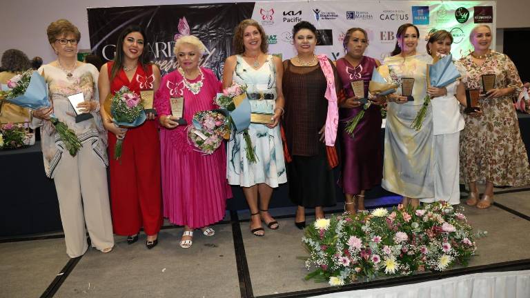 La asociación Empresarias Ejecutivas de Sinaloa llevó a cabo en el puerto la edición 14 del Galardón Empresarial y Preseas al Mérito.