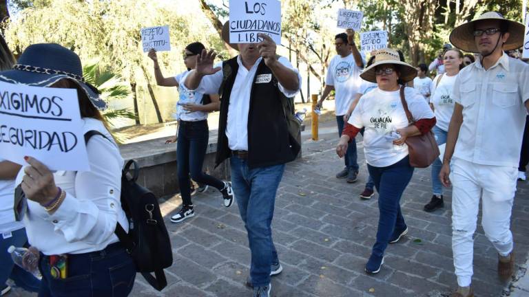 En respuesta a la jornada violenta ocurrida hace un mes en Sinaloa, ciudadanos salen a marchar en Culiacán en busca de paz para la comunidad.