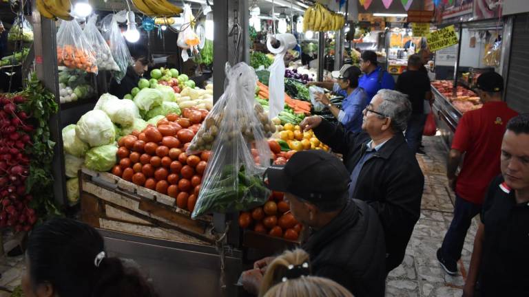 Vendedores de verdura en Culiacán reportan aumento en el precio del tomate