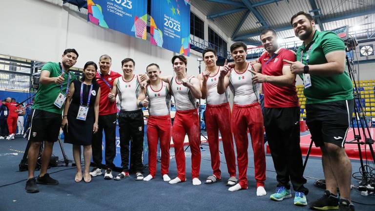 Selección mexicana de gimnasia artística celebra el oro de San Salvador 2023.