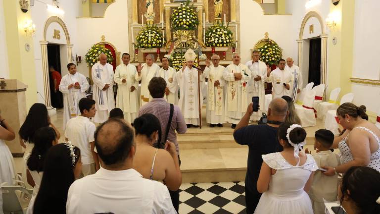 Encabeza Obispo de Mazatlán misa en honor a San Juan en Villa Unión