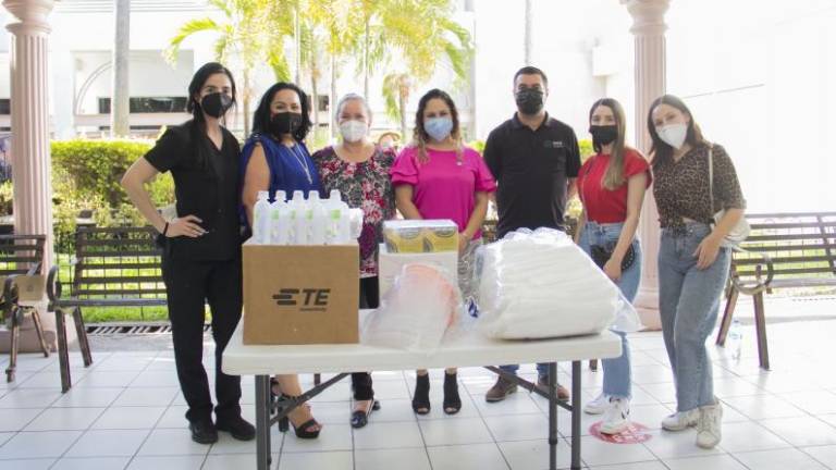 Gracias a su donativo, niños y niñas de escasos recursos reciben ropa y calzado.