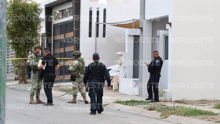 Elementos de seguridad resguardaron una vivienda del Fraccionamiento Hacienda del Seminario tras el reporte de un allanamiento y privación de la libertad.