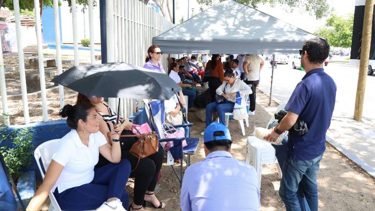 Trabajadores de la UAS que participaban en el paro laboral para solicitar recursos al Gobierno de México que permitiera cubrir sus prestaciones laborales.