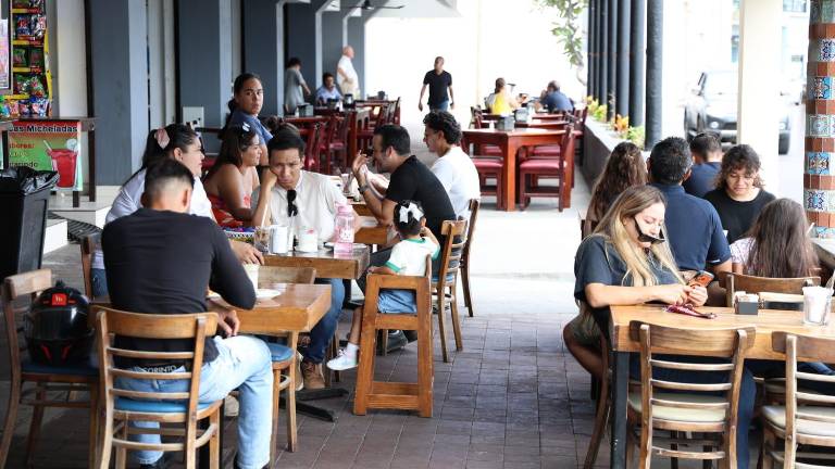 Restaurantes y marisquerías reportaron movimiento.
