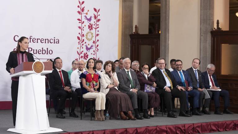 La Presidenta de México Claudia Sheinbaum Pardo presenta al comité científico que revisará la viabilidad del fracking.