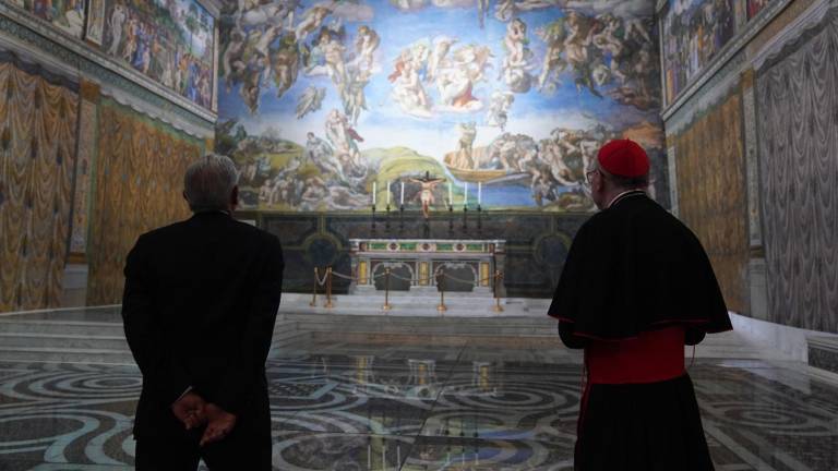 AMLO visita réplica de Capilla Sixtina con Secretario de Estado del Vaticano
