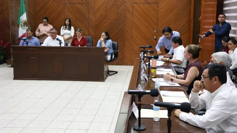 La tarde de este jueves se convocó a una sesión extraordinaria de Cabildo donde se prevé que Estrella Palacios Domínguez solicite licencia para separarse del cargo como Alcaldesa de manera temporal.