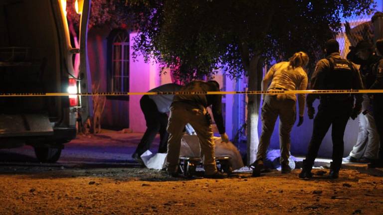 Peritos y agentes de investigación realizaron diligencias en la zona donde ocurrió la agresión armada.