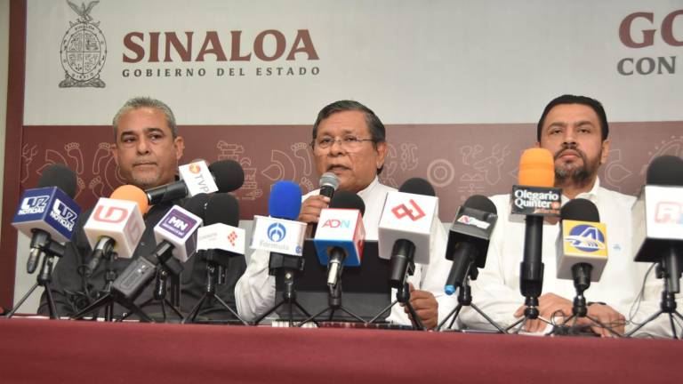 Conferencia de autoridades de Sinaloa sobre los acuerdos en el precio del maíz.