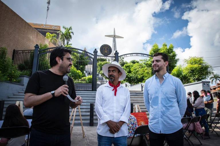 Se inspiran en La Lomita para plasmar su arte