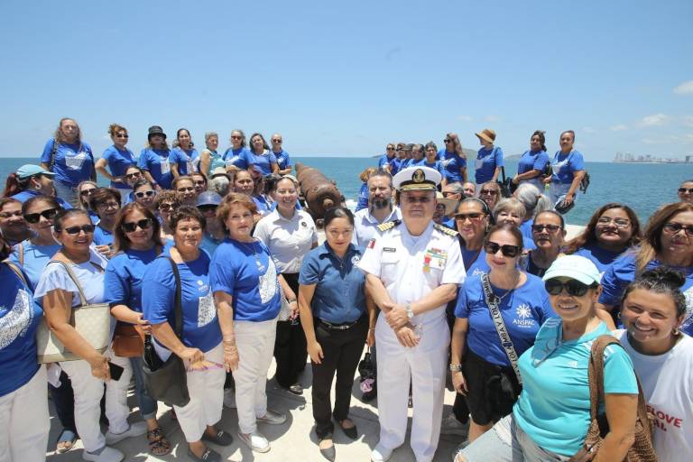 Damas de ANSPAC Mazatlán disfrutan visita guiada en el Museo Casa del Marino