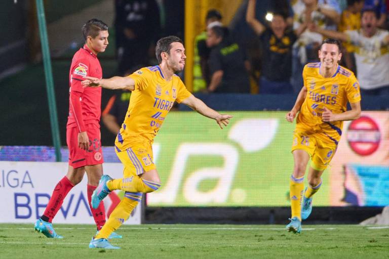 Tigres no tiene piedad sobre Toluca para llegar al liderato