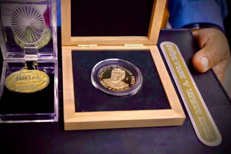 Condecorarán a docentes sinaloenses por 30 y 40 años de servicio