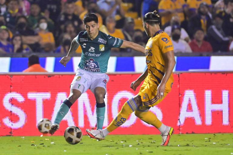 Tigres rescata el triunfo ante León con goles en el último suspiro
