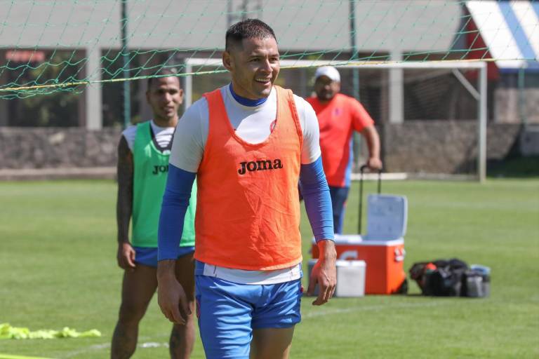 Cruz Azul oficializa salida de Pablo Aguilar